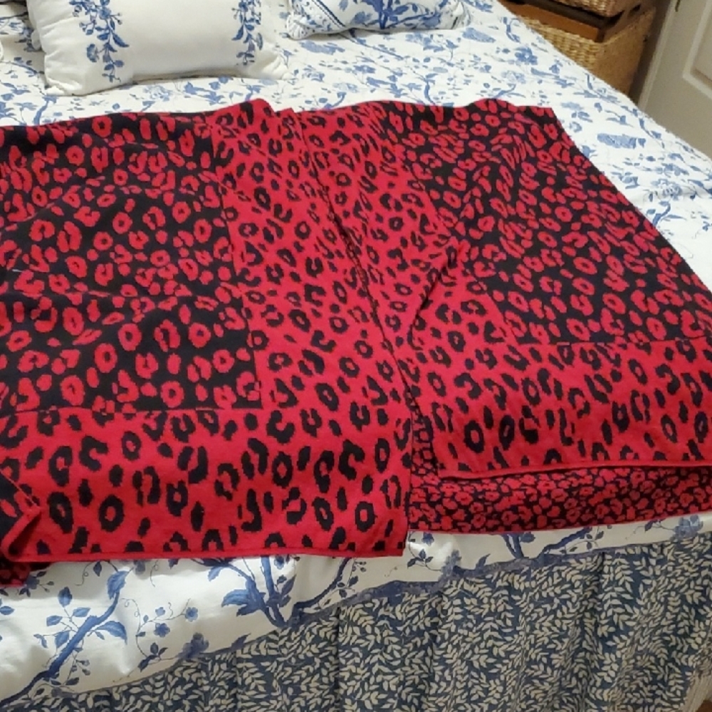 CURATED BY RUA'H KIBRYA: Unknown Maker Red/Black Reversible Animal Print Cape